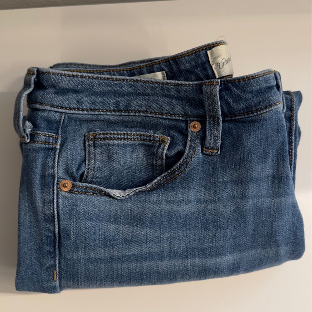 Target - Universal Thread Med Wash Jeans - 31/12R - high rise slim Straight Cut